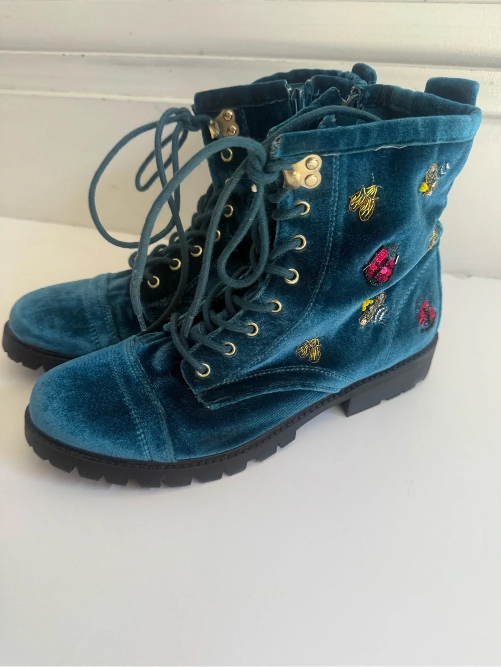 Betsey Johnson Bugsy Blue Velvet Combat Boots Embroidered Bug Insect Jewels 9.5 - Picture 1 of 10